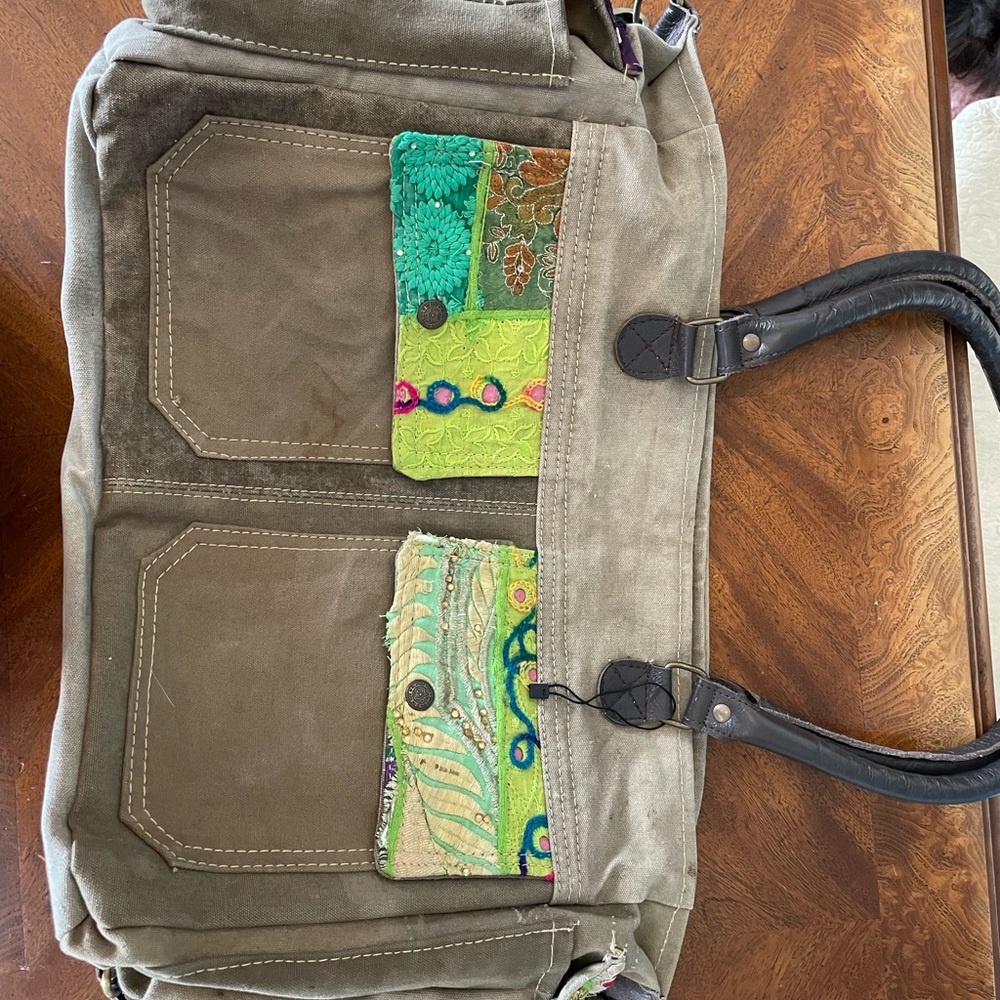 You’ll love this overnight bag or it could be used for computer bag.